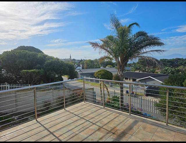 8 BEDROOM HOUSE FOR SALE IN MOSSEL BAY CENTRAL